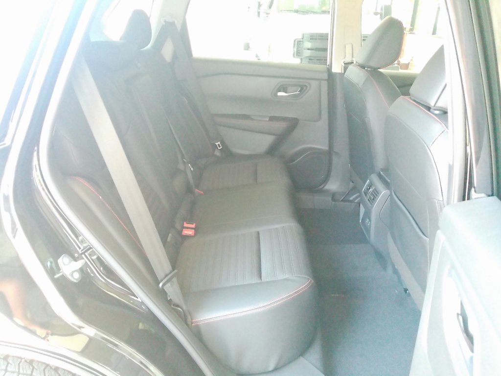 2026 Nissan Rogue SV photo 14