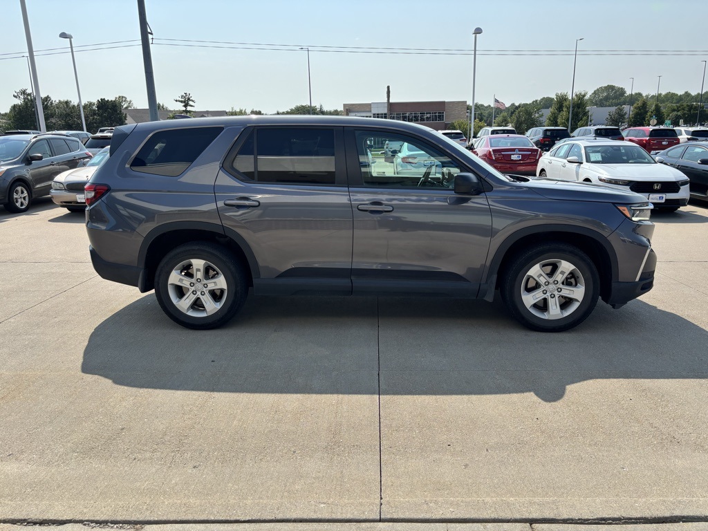 2023 Honda Pilot LX photo 3