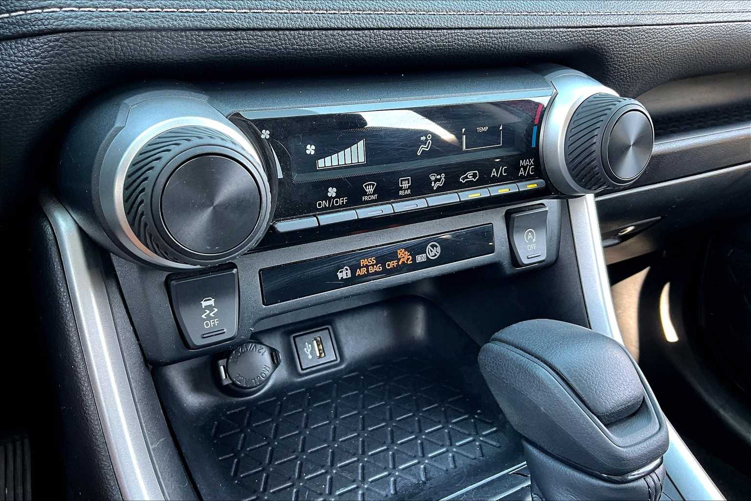 2024 Toyota RAV4 LE photo 30