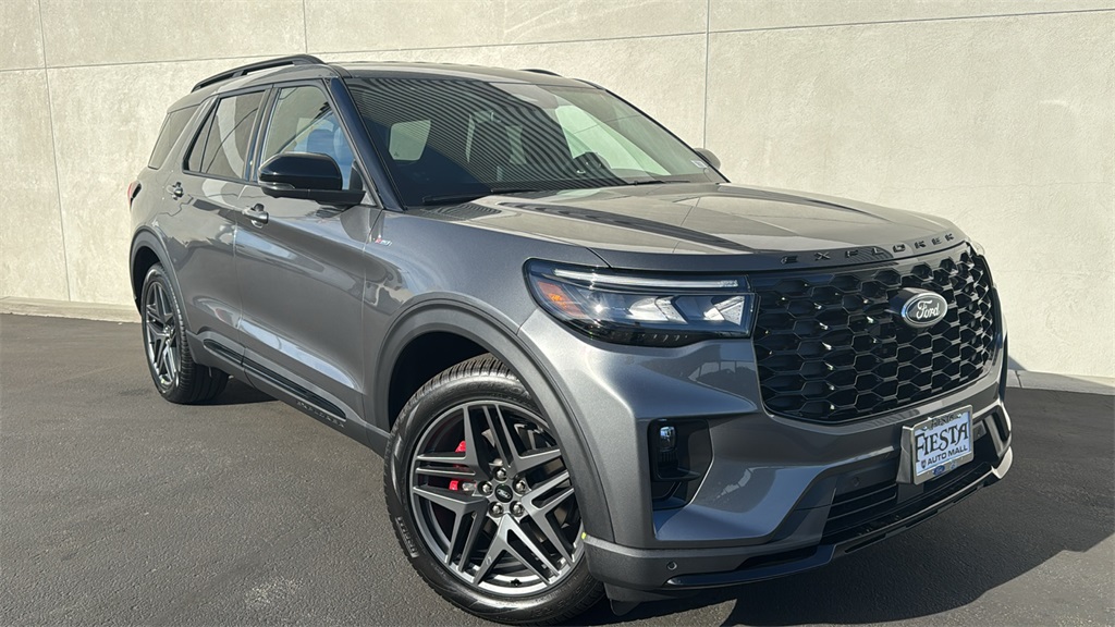 2026 Ford Explorer ST-LINE's photo