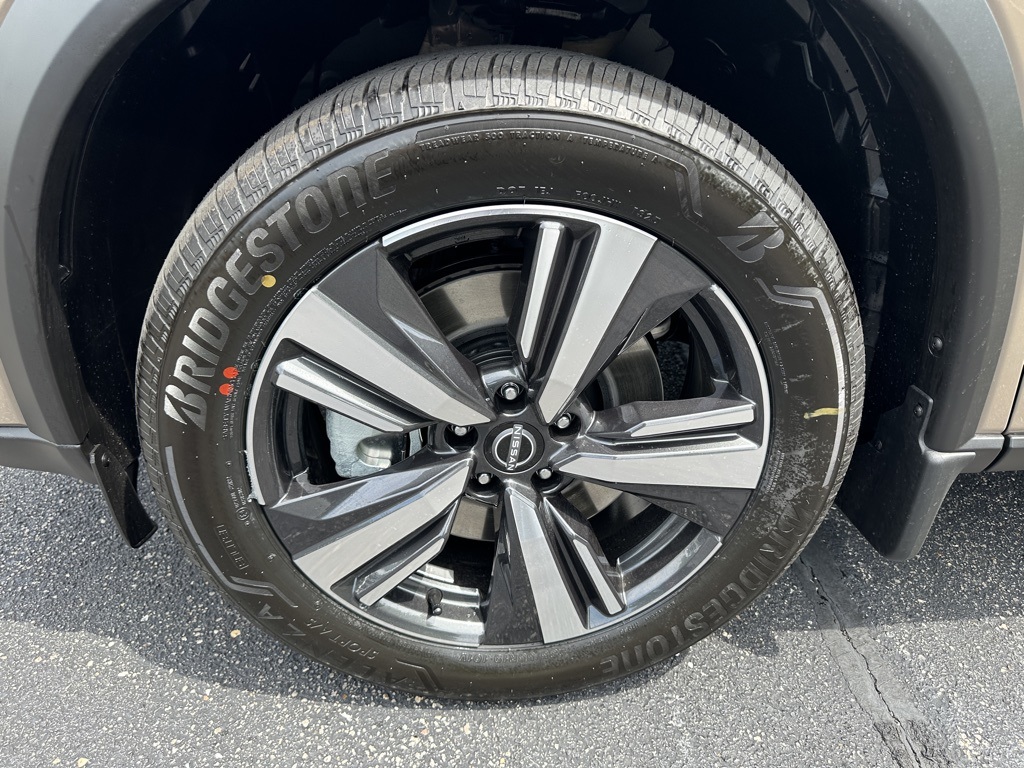 2025 Nissan Rogue SL photo 12