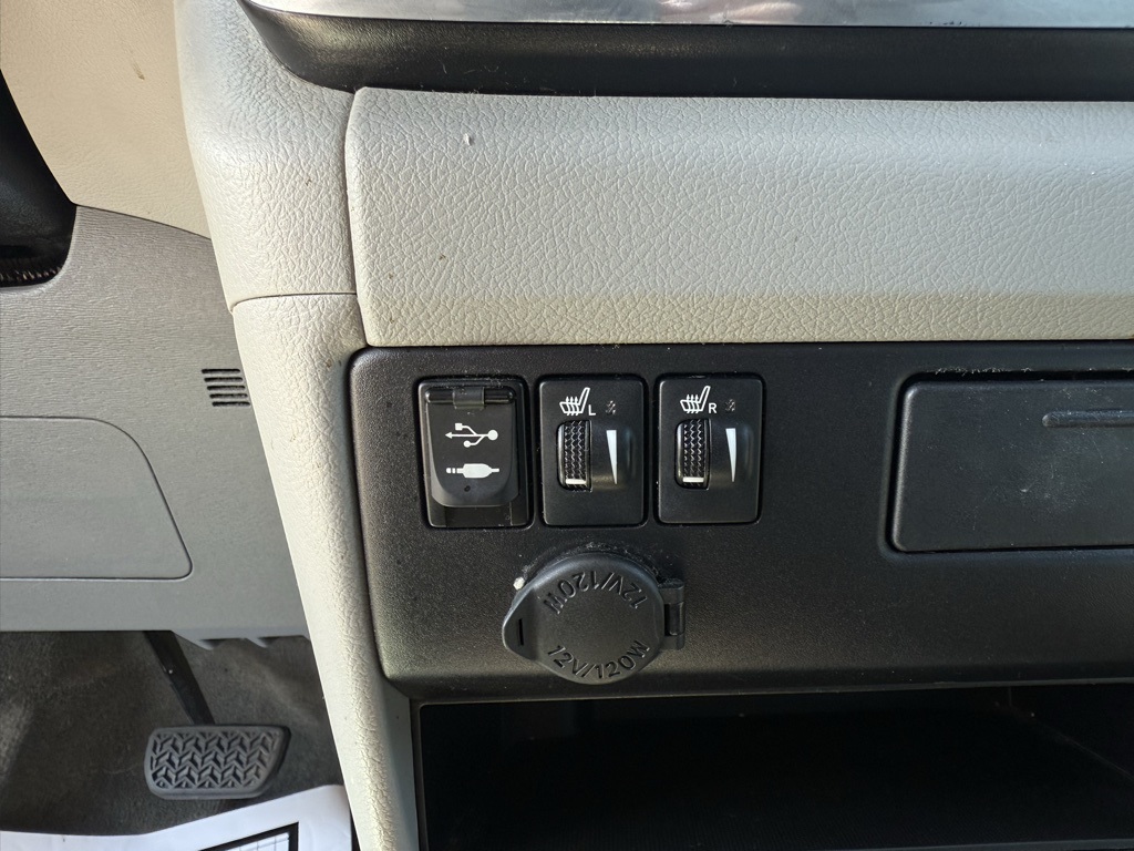 2017 Toyota Sienna Limited XLE Premium photo 15