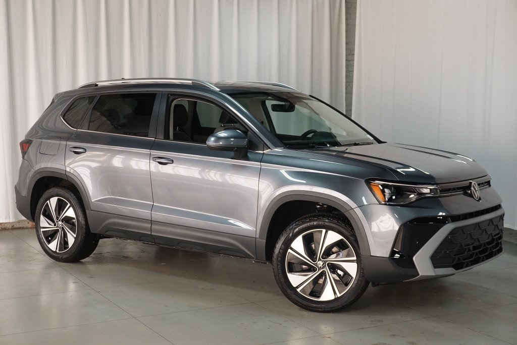 2025 Volkswagen Taos SE photo 2