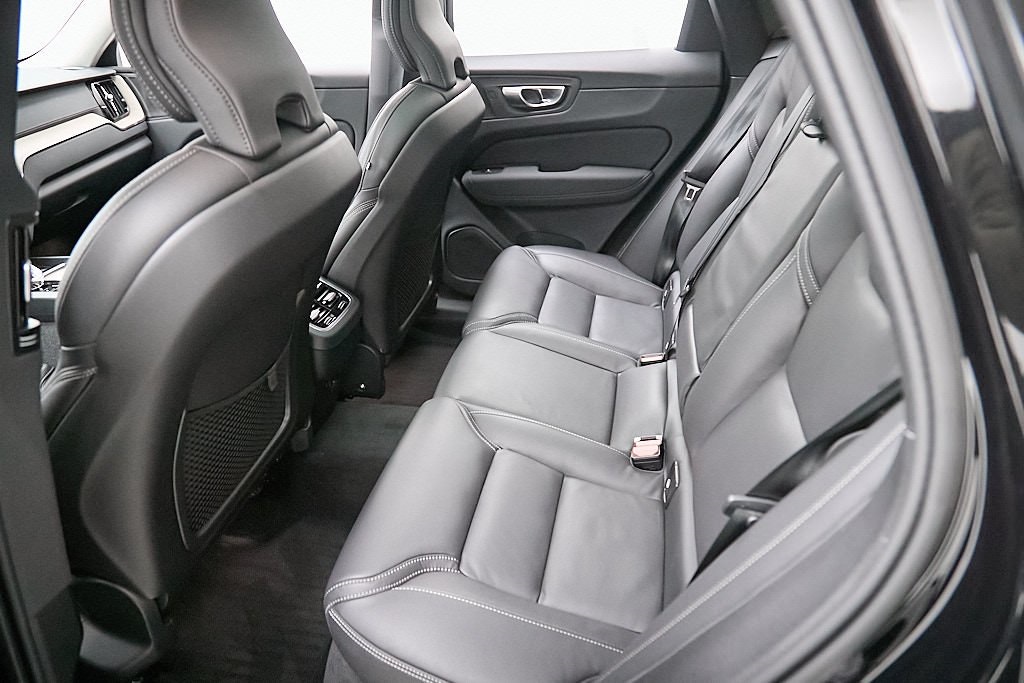 2026 VOLVO XC60 - Image 19