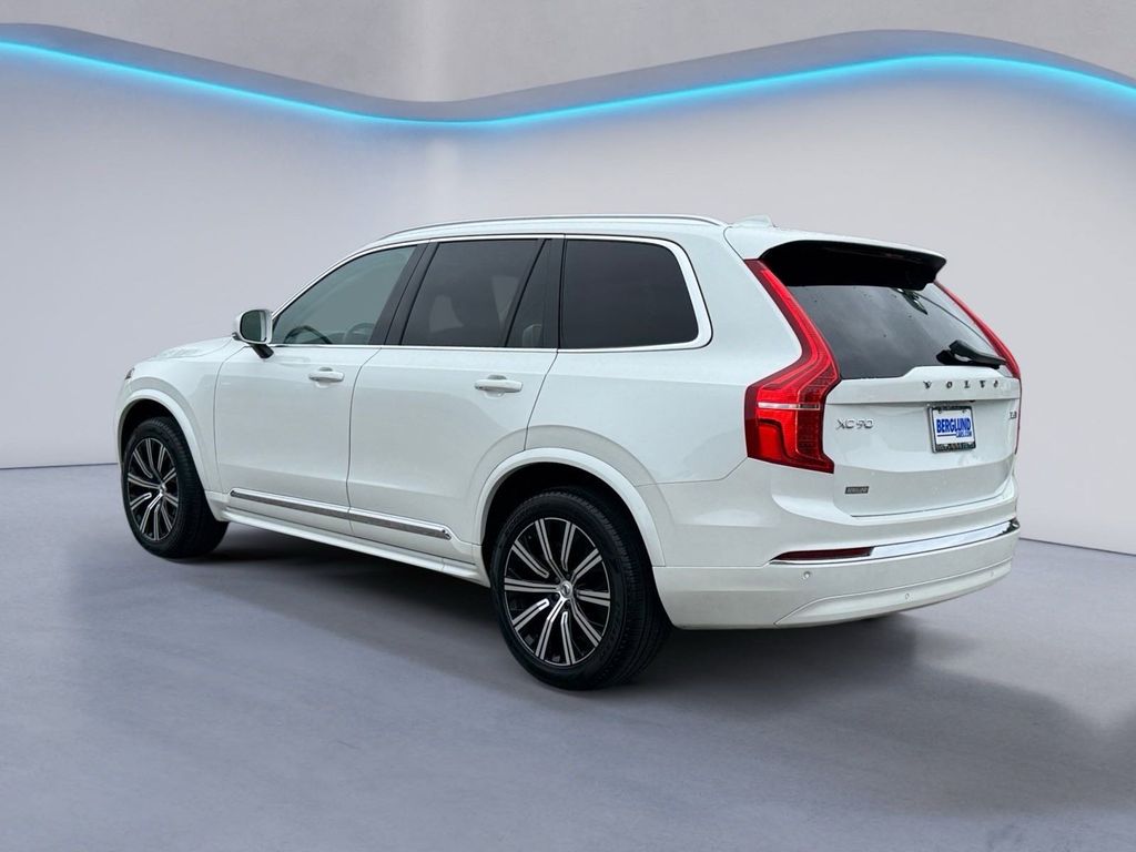 2025 Volvo XC90 Core photo 5