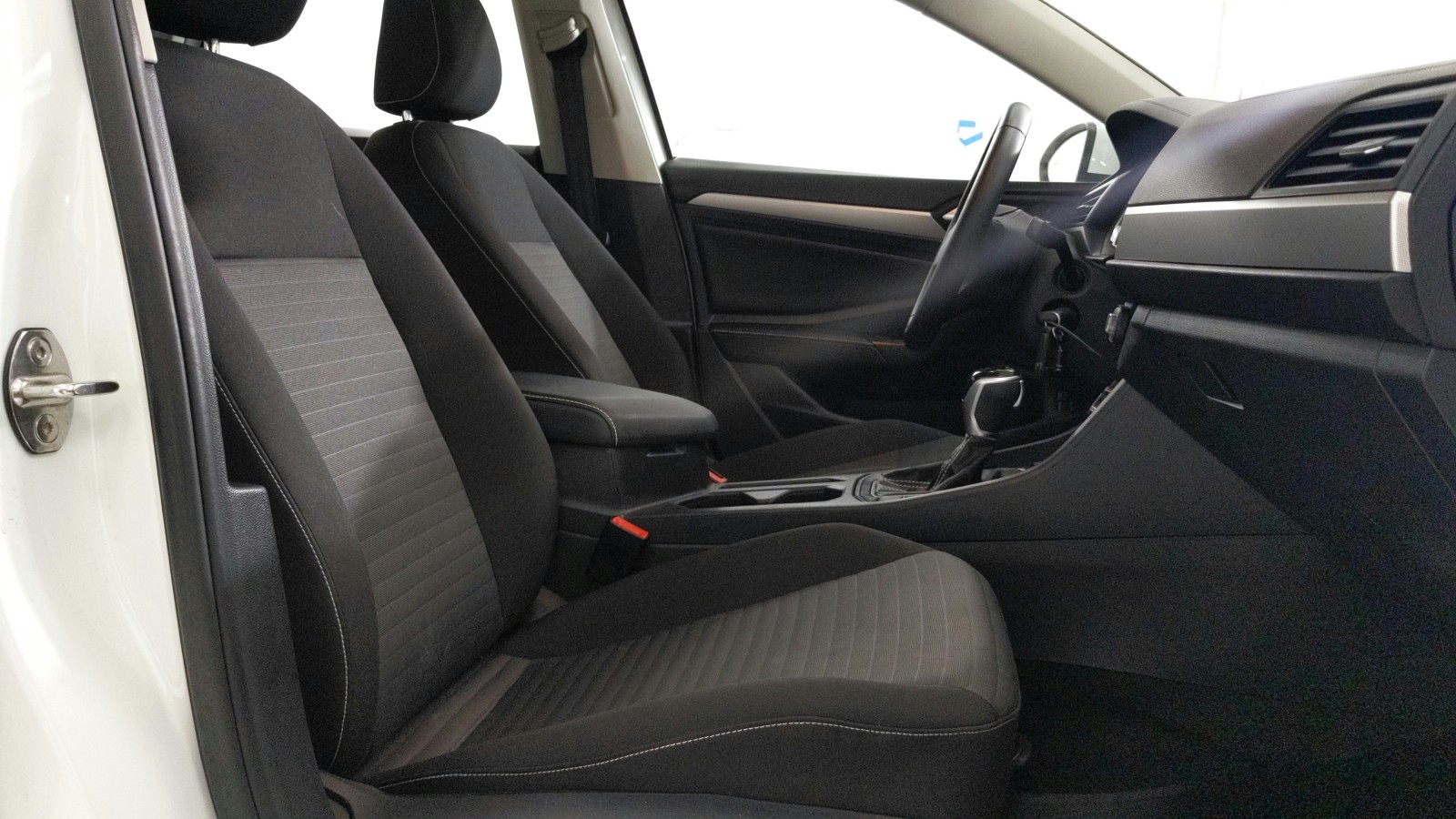 Used 2024 WHITE Volkswagen S image 28