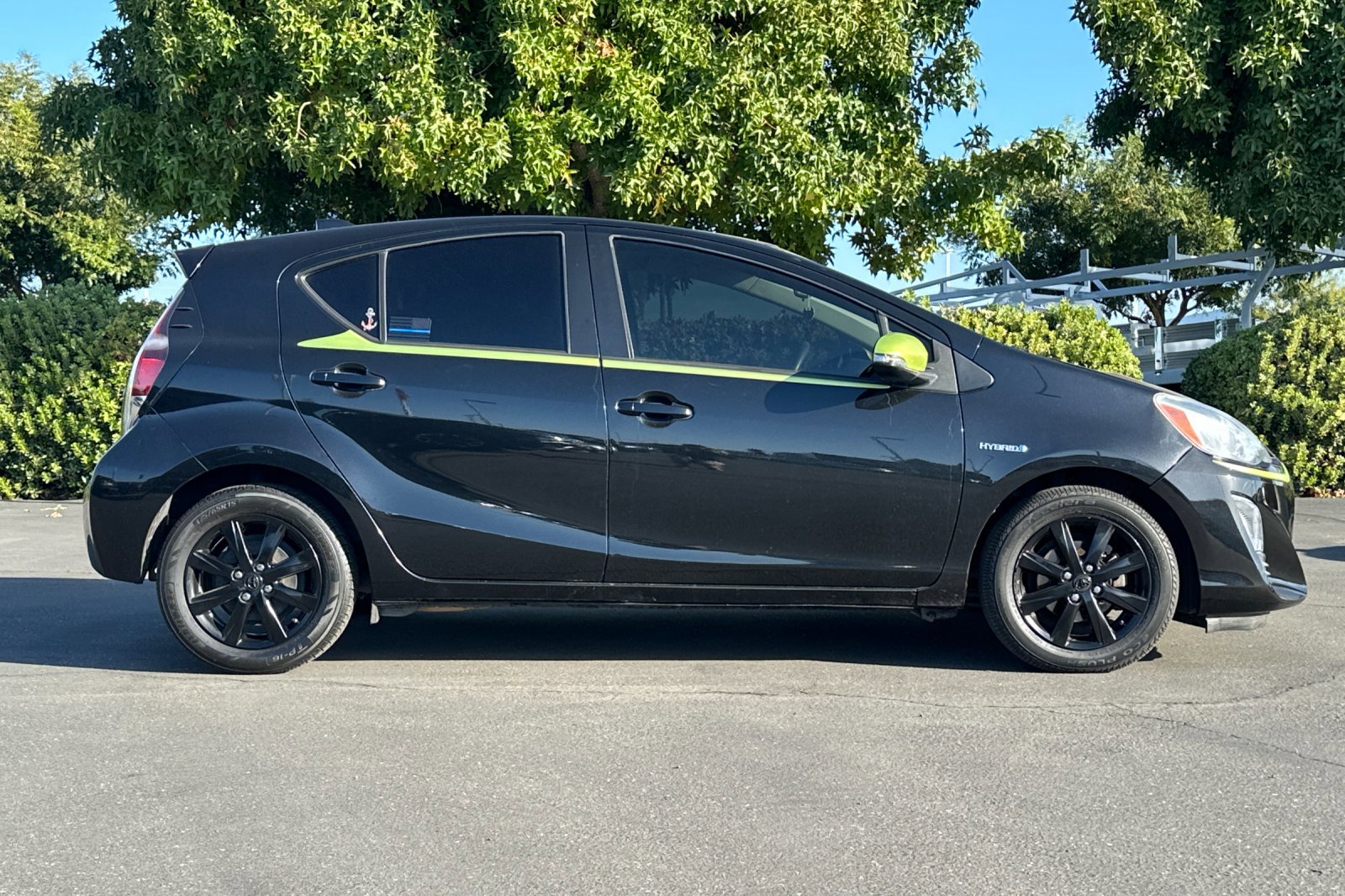 2016 Toyota Prius C Four photo 3