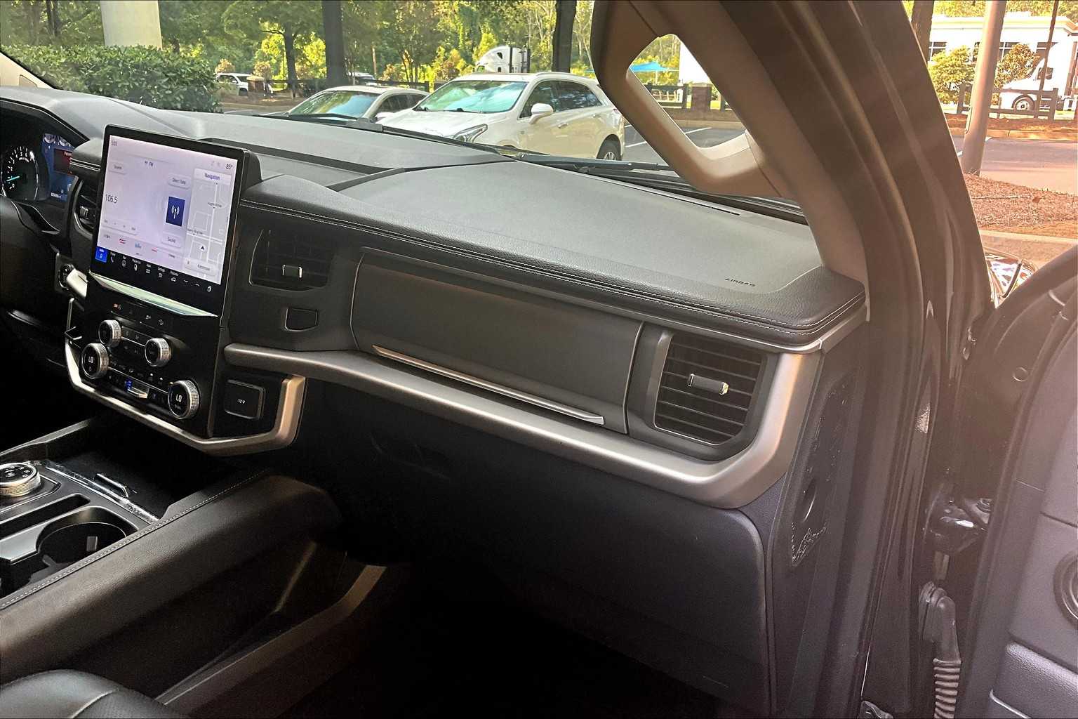 2024 Ford Expedition XLT photo 16