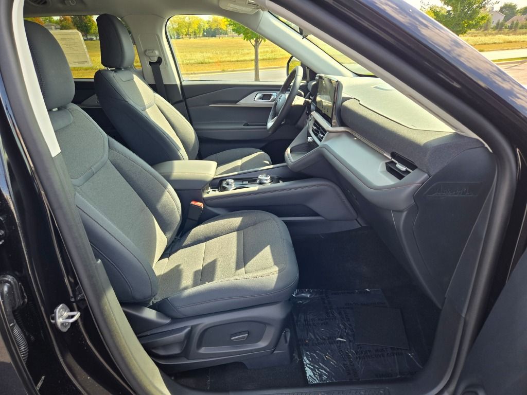 2025 Ford Explorer photo 4