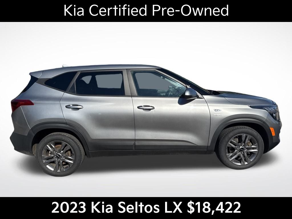 2023 Kia Seltos LX photo 2