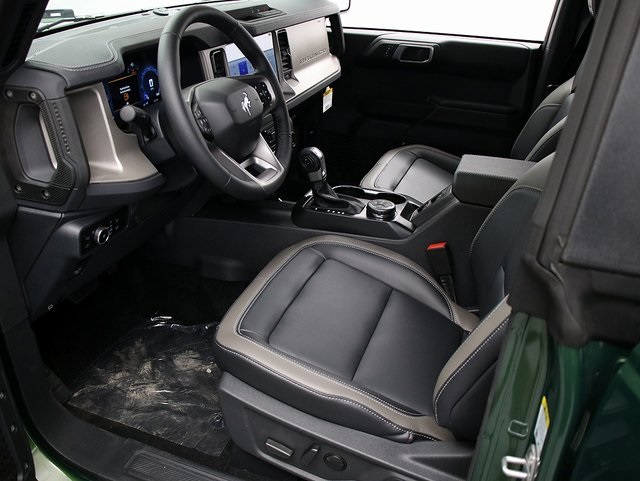 2025 Ford Bronco Outer Banks photo 10