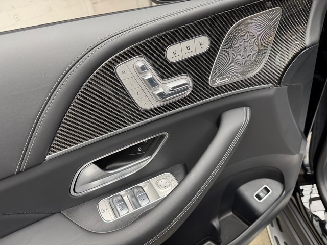 2025 Mercedes Benz GLS 63 AMG 4MATIC photo 8