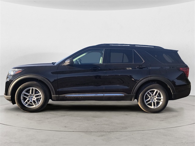 2025 Ford Explorer photo 2