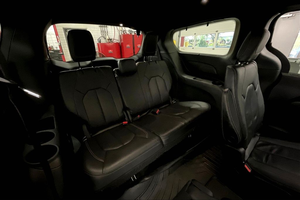 2018 Chrysler Pacifica Touring L photo 26