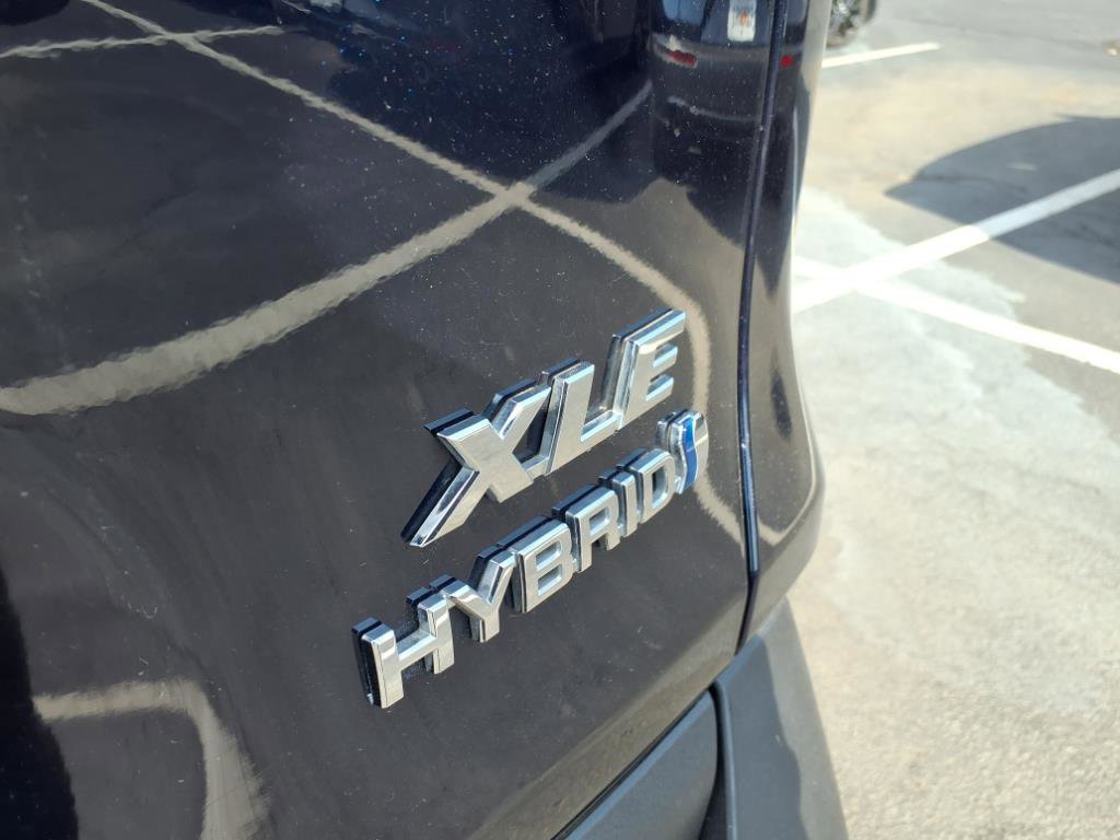 2024 Toyota RAV4 Hybrid XLE photo 12
