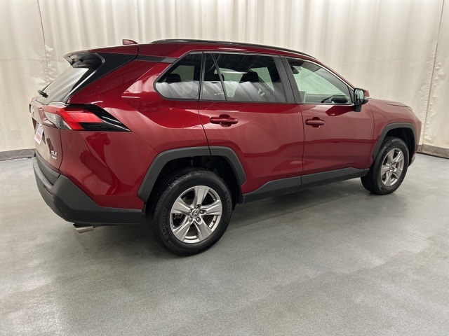2025 Toyota RAV4 XLE photo 4