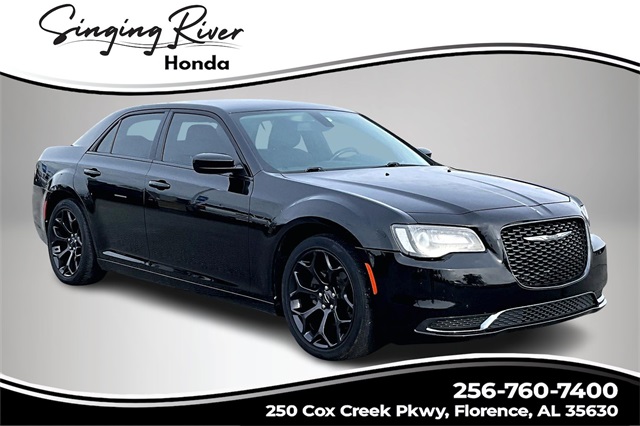 2019 Chrysler 300 Touring's photo
