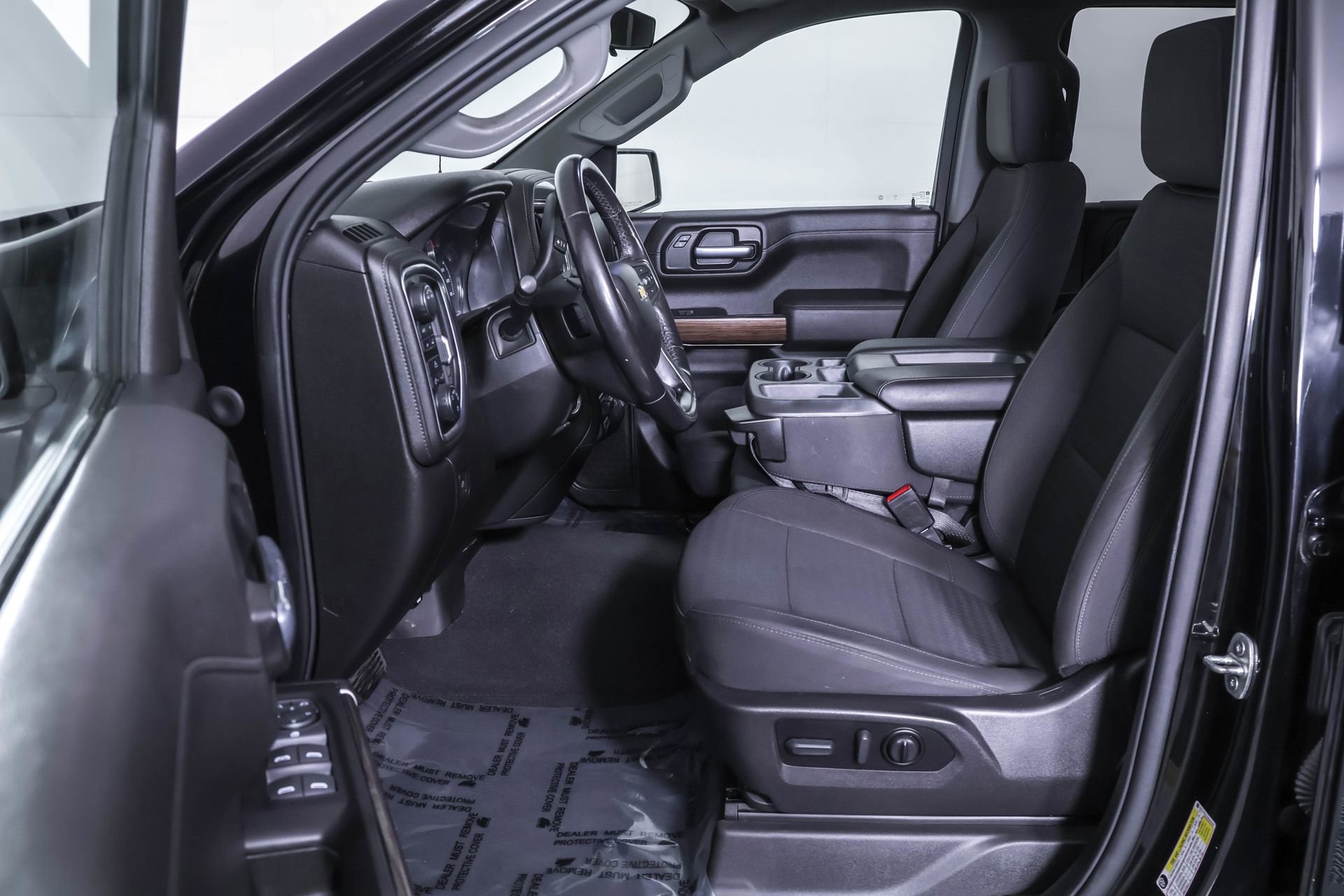 2021 Chevrolet Silverado 1500 LT photo 3