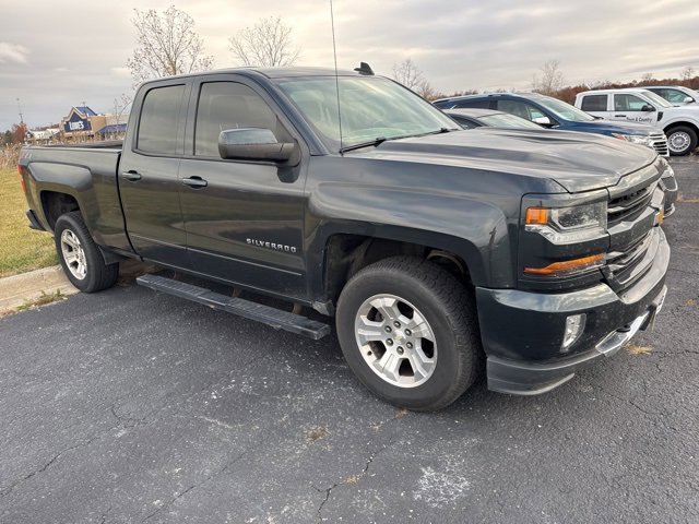 2018 Chevrolet Silverado 1500 LT photo 2