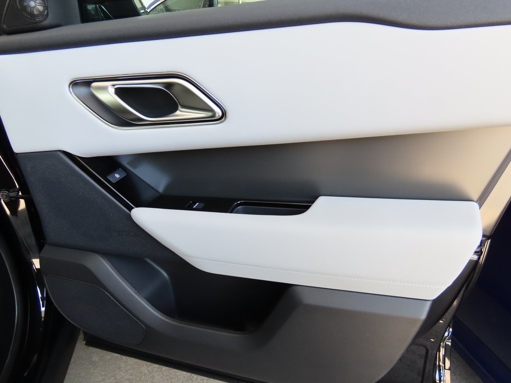 2025 Land Rover Range Rover Velar SE photo 8