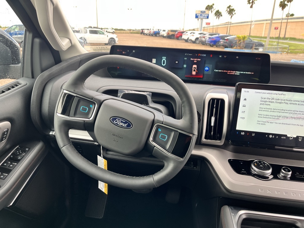 2025 Ford Expedition photo 11