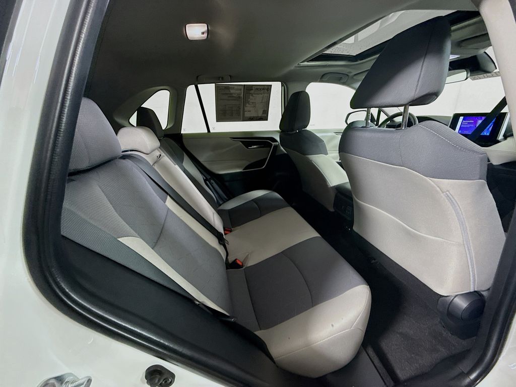 2023 Toyota RAV4 XLE photo 22