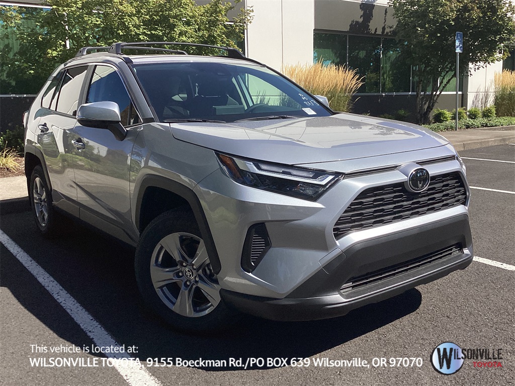 2025 Toyota RAV4 XLE's photo