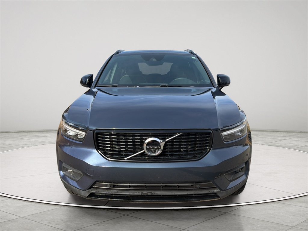 2022 Volvo XC40 R-Design's photo