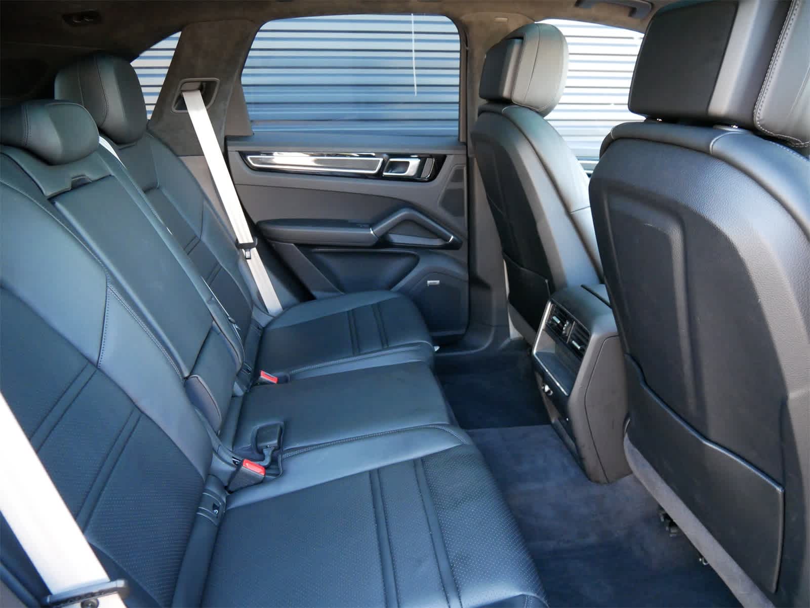 2023 Porsche Cayenne Platinum Edition photo 25