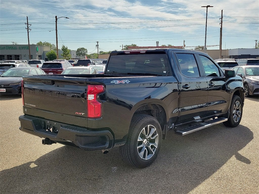 2024 Chevrolet Silverado 1500 RST photo 10