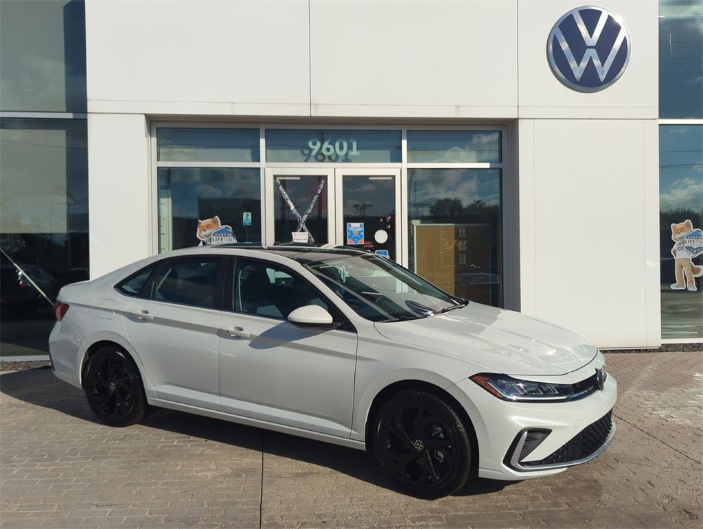 2025 Volkswagen Jetta 1.5T SE photo 2