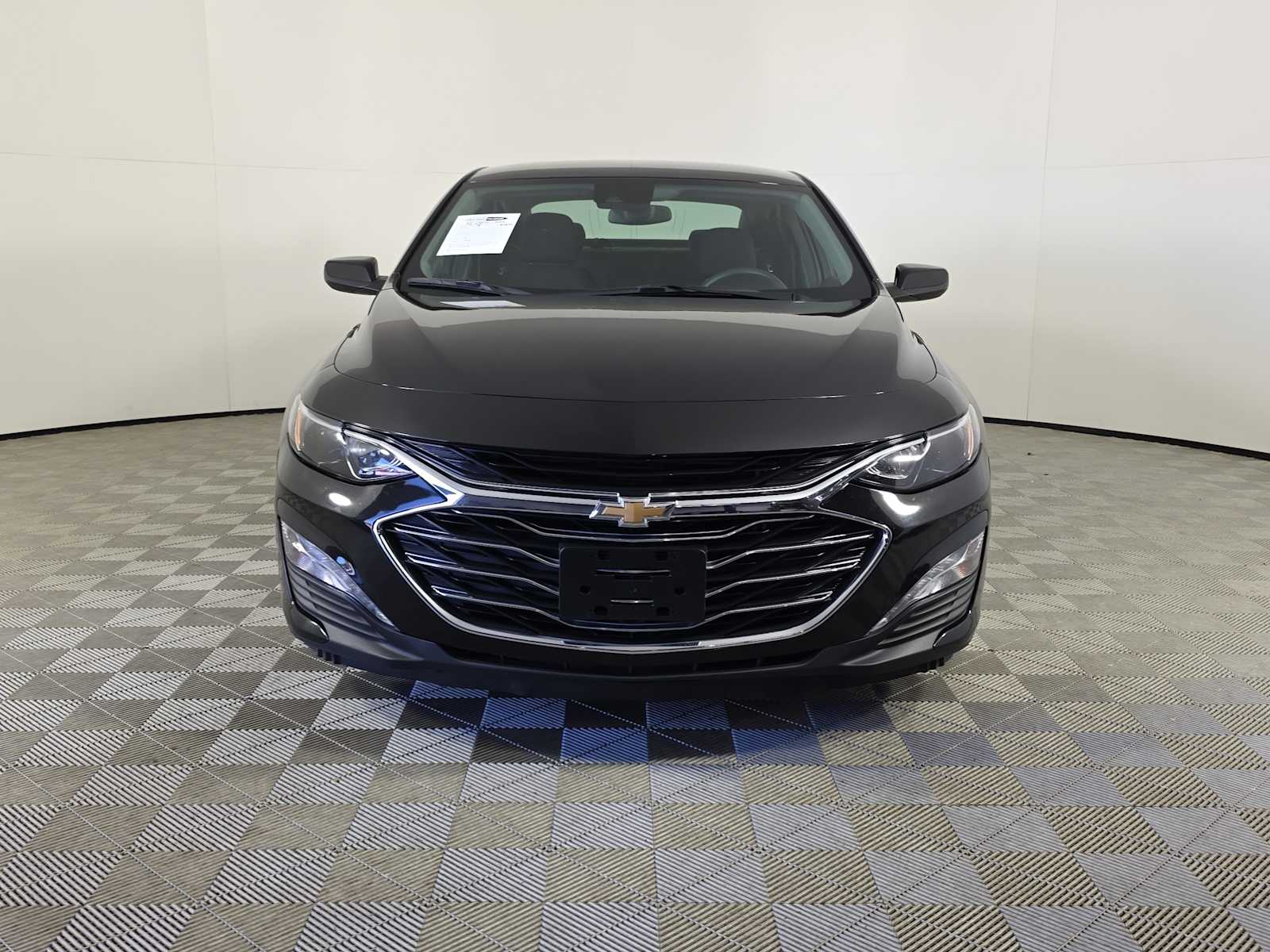 2024 Chevrolet Malibu 1LT photo 2