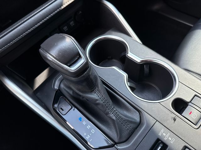 2021 Toyota Highlander XLE photo 29