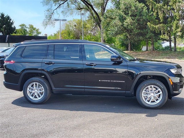 2025 Jeep Grand Cherokee Laredo photo 7