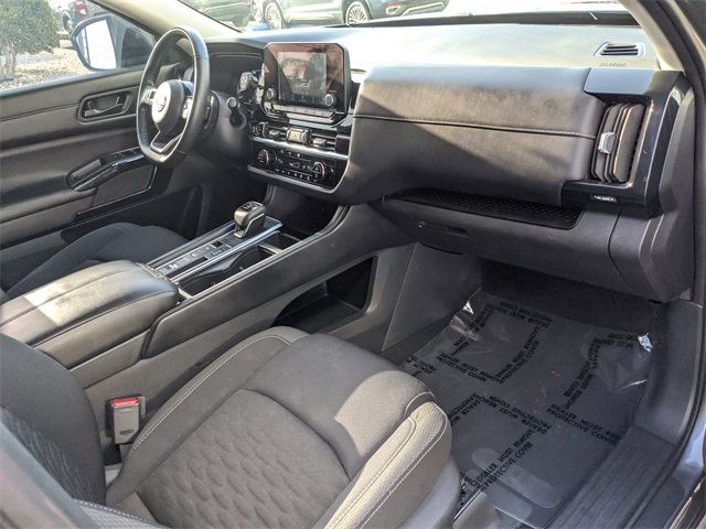 2023 Nissan Pathfinder SV photo 10