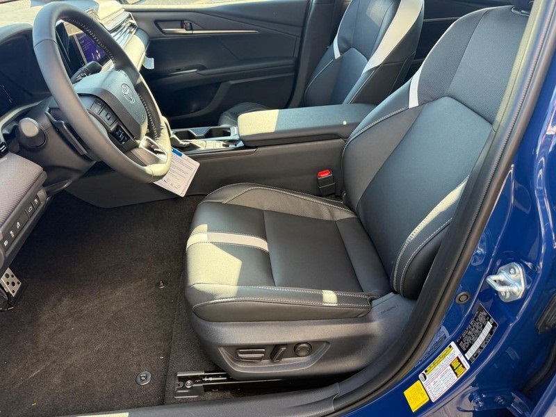 2026 Toyota Camry SE photo 24
