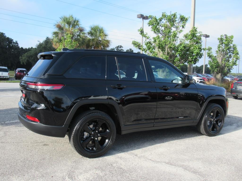 2025 Jeep Grand Cherokee Limited photo 4