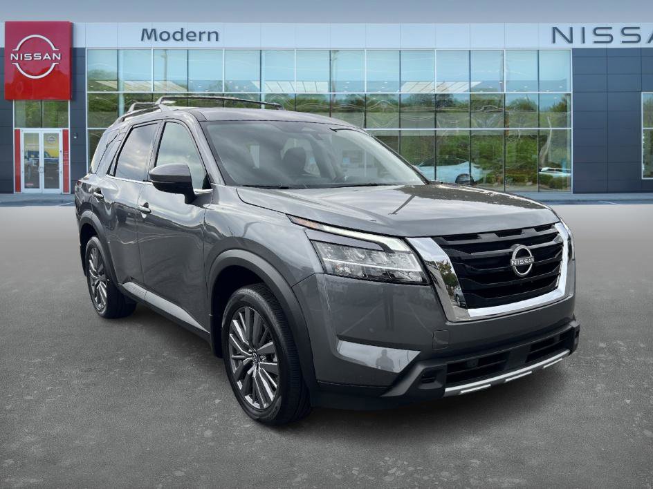 2024 Nissan Pathfinder SL photo 3