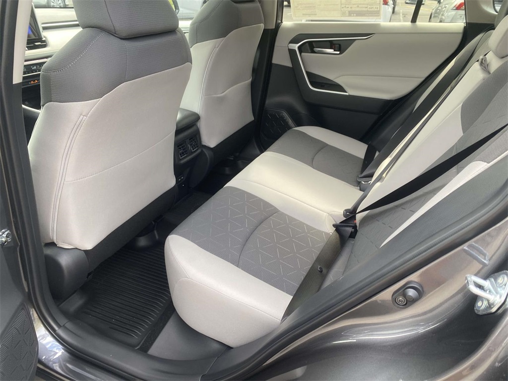 2025 Toyota RAV4 Hybrid XLE photo 5