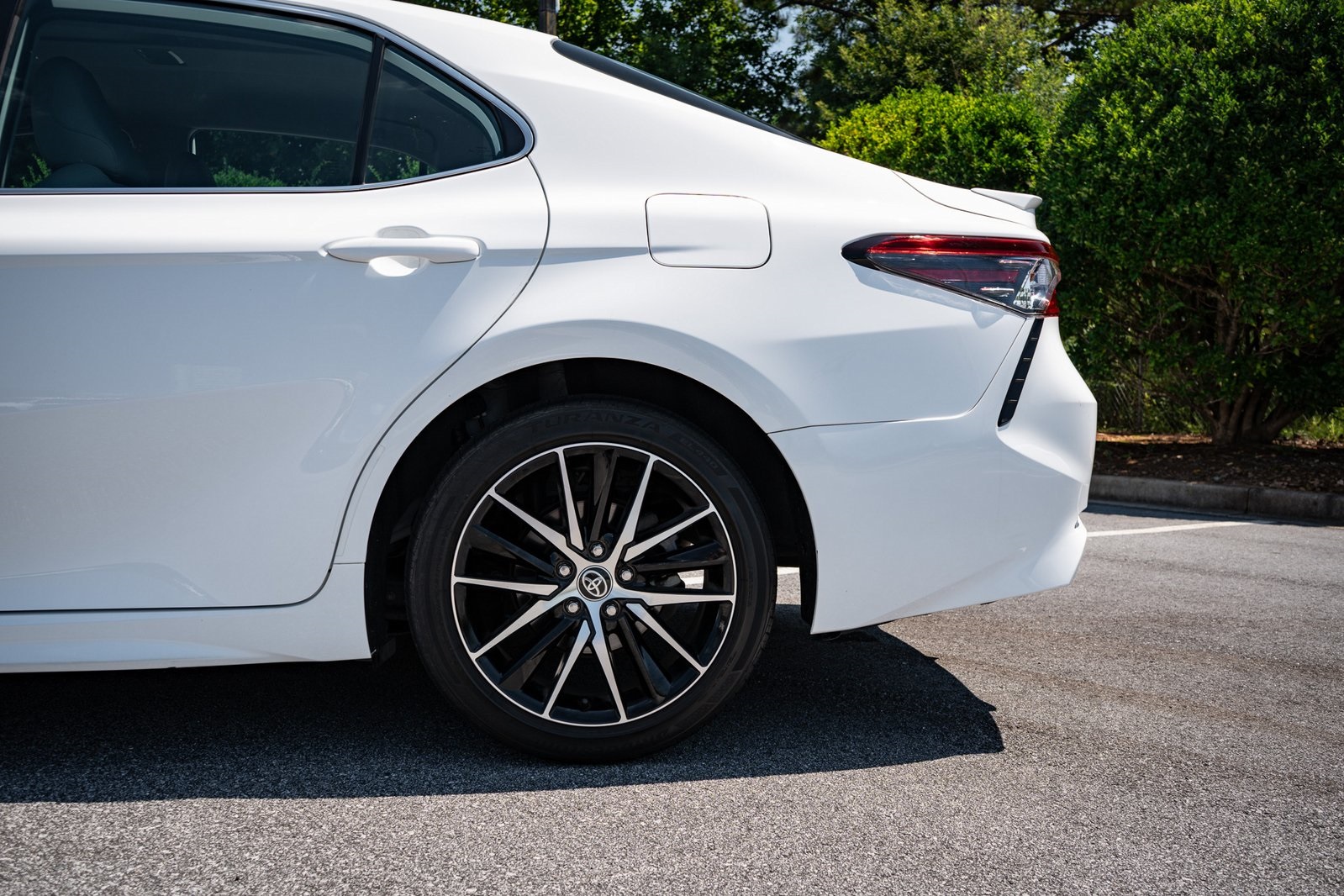 2023 Toyota Camry SE photo 3