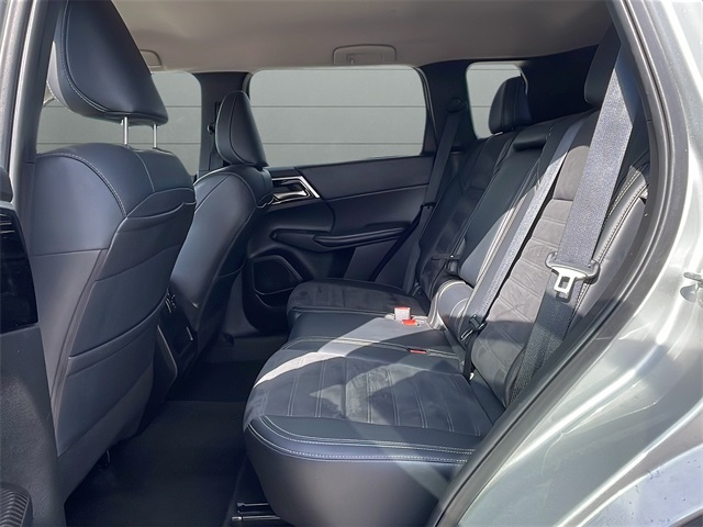 2024 Mitsubishi Outlander SE photo 16