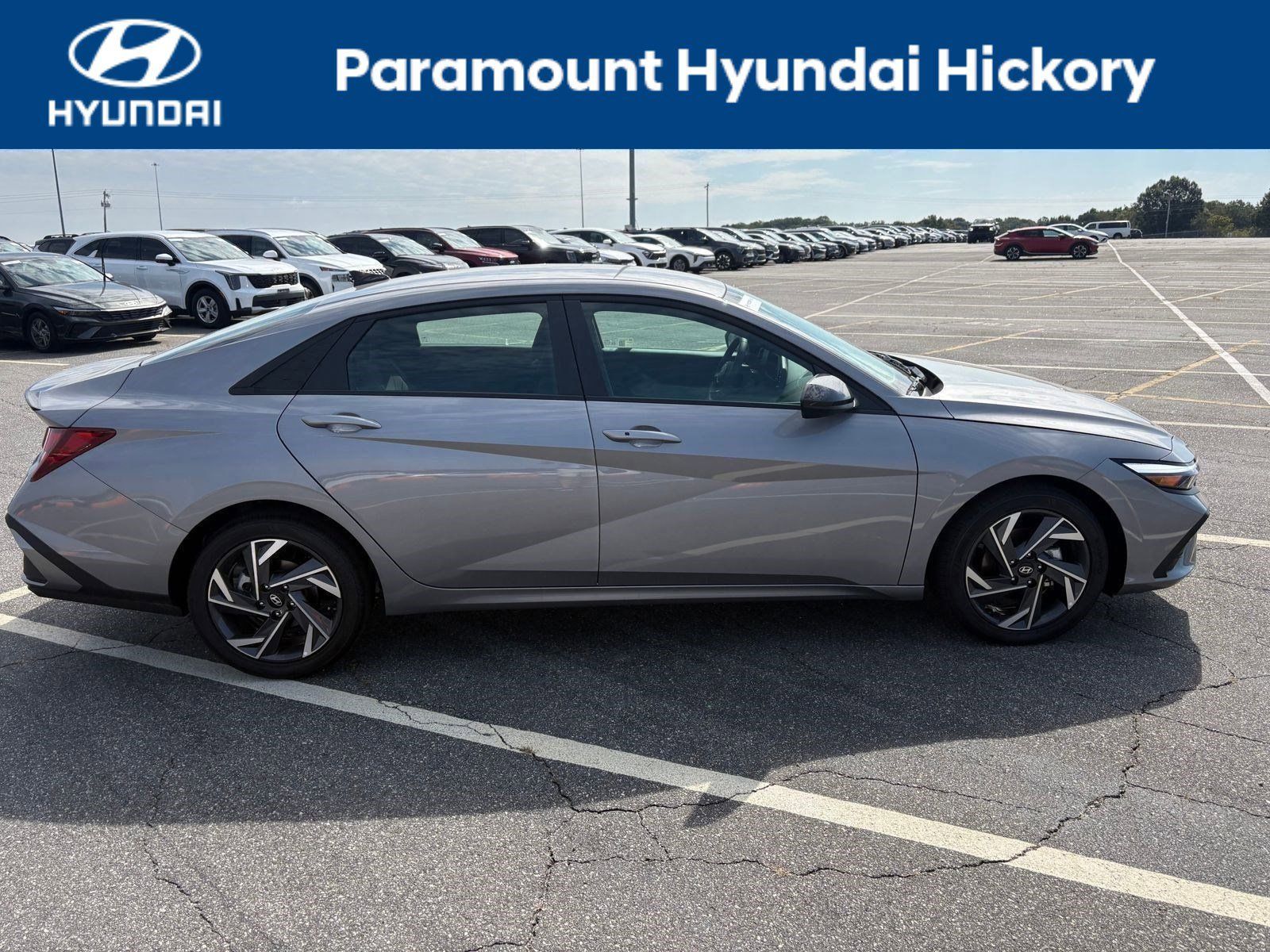 2025 Hyundai Elantra SEL Sport photo 6