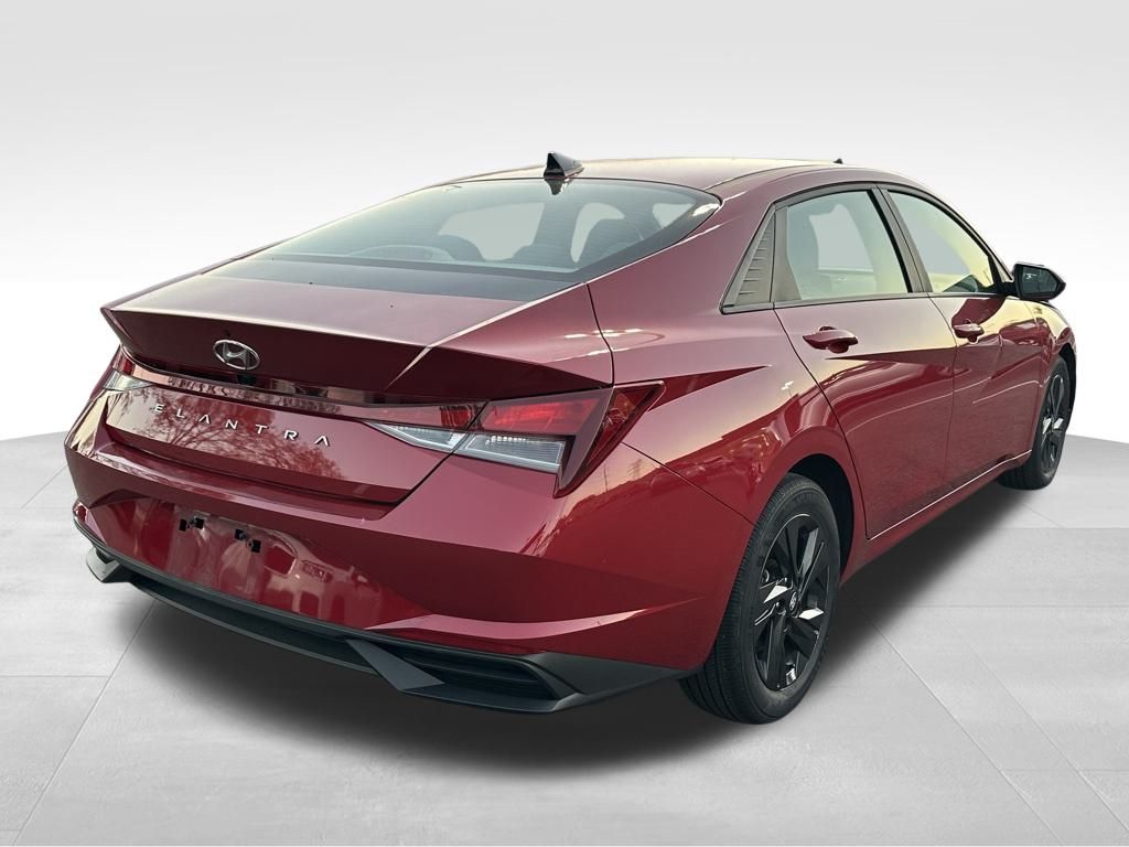 2023 Hyundai Elantra SEL photo 4