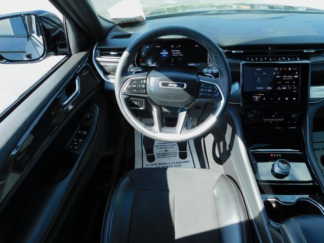 2023 Jeep Grand Cherokee Laredo Altitude photo 15