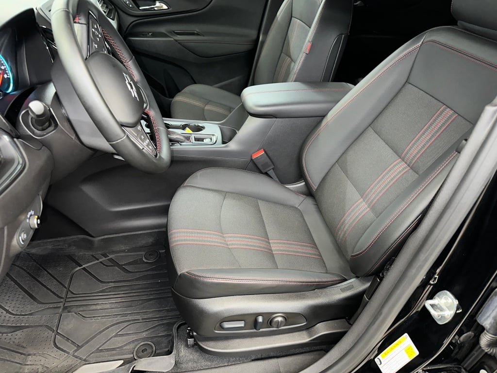 2023 Chevrolet Equinox RS photo 2