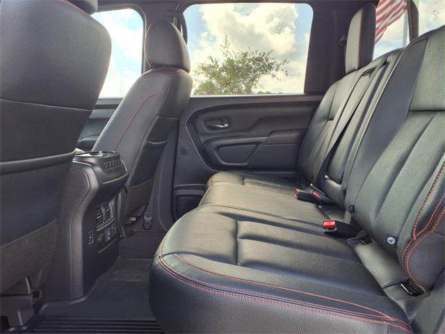 2023 Nissan Titan PRO-4X photo 5