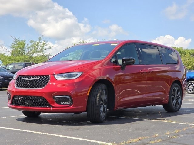 2026 Chrysler Pacifica photo 15