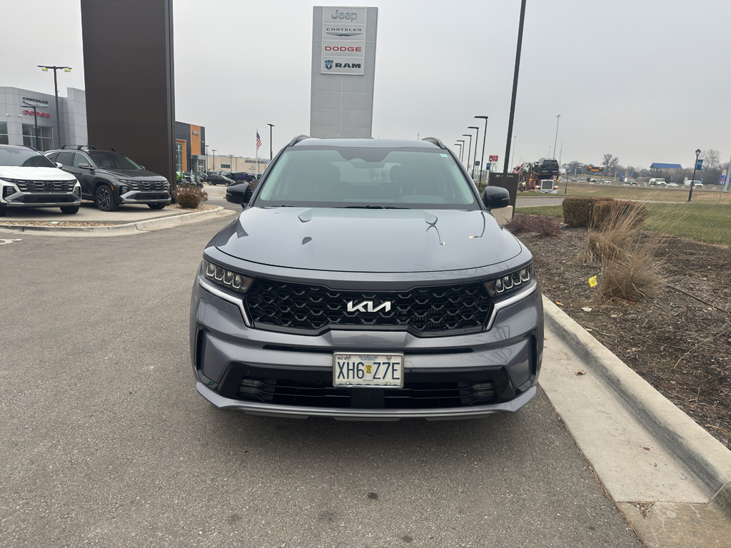 Used 2022 Kia Sorento EX with VIN 5XYRH4LF2NG157523 for sale in Kansas City