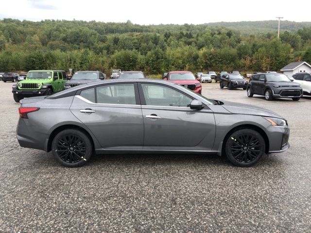 2025 Nissan Altima 2.5 SV photo 2