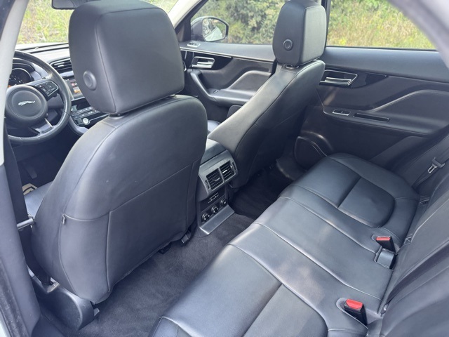 2018 Jaguar F-PACE Premium photo 16